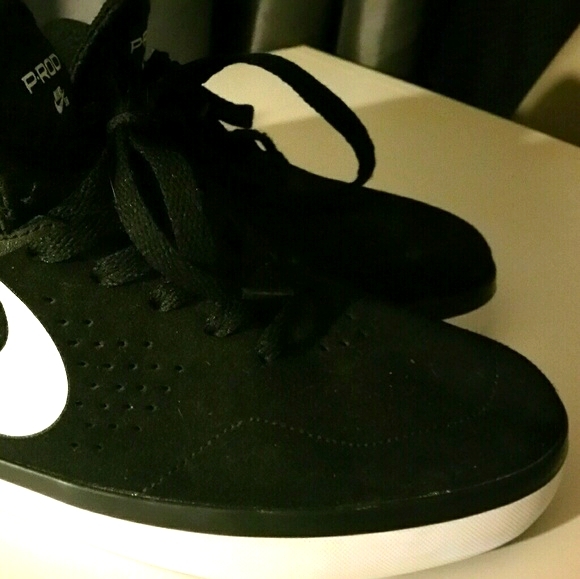 Nike SB • Paul Rodrigez Men's Skate Shoes - Picture 2 of 6